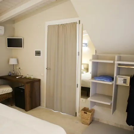 B&B Avion Elmas